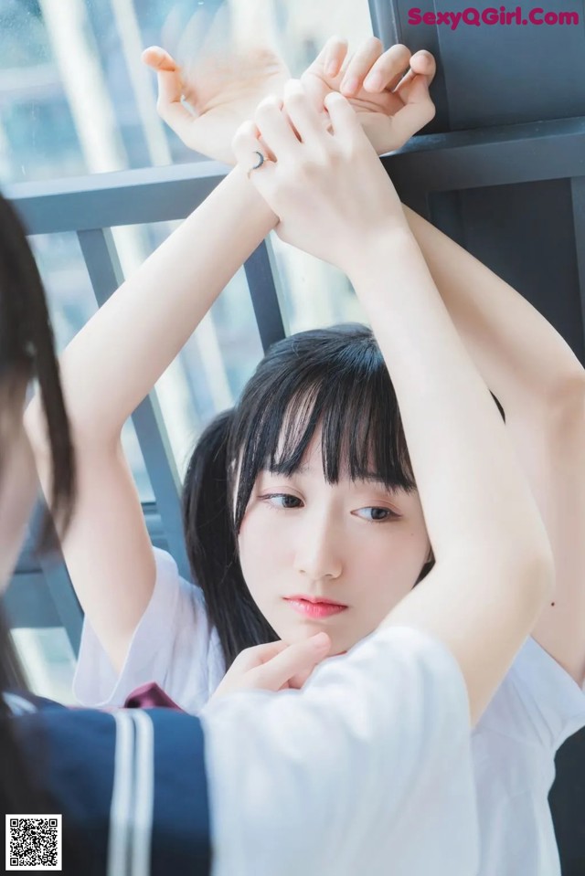 Coser @ 桜 桃 喵 Vol.047: 制服 双子 (38 photos)